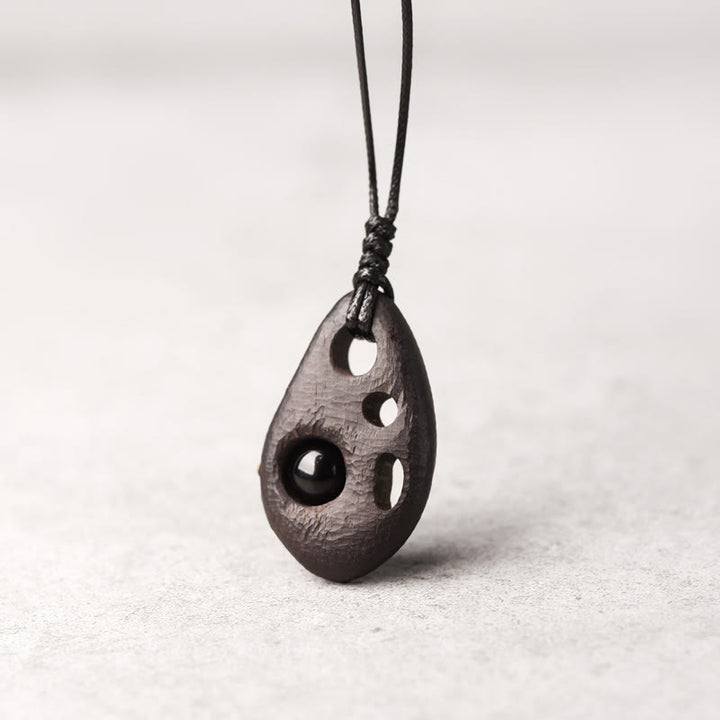 Collier pendentif en obsidienne creuse avec Buddha Stones en bois d'ébène et incrustations de paix et de calme