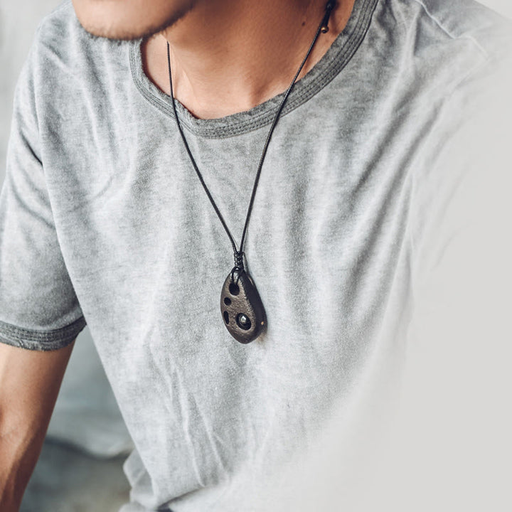 Collier pendentif en obsidienne creuse avec Buddha Stones en bois d'ébène et incrustations de paix et de calme