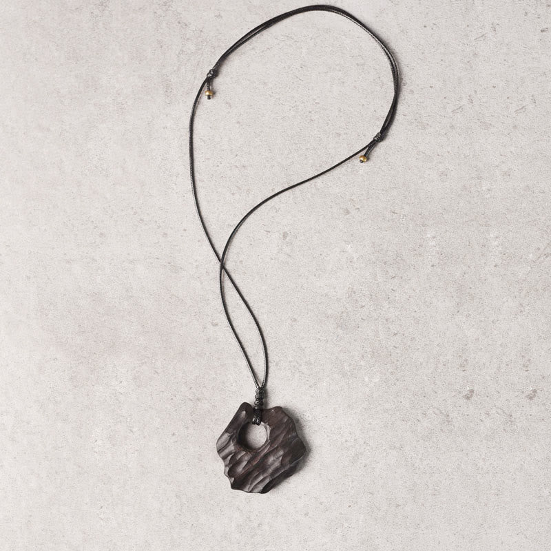 Collier pendentif en bois d'ébène avec Buddha Stones, forme creuse irrégulière, équilibre de la paix