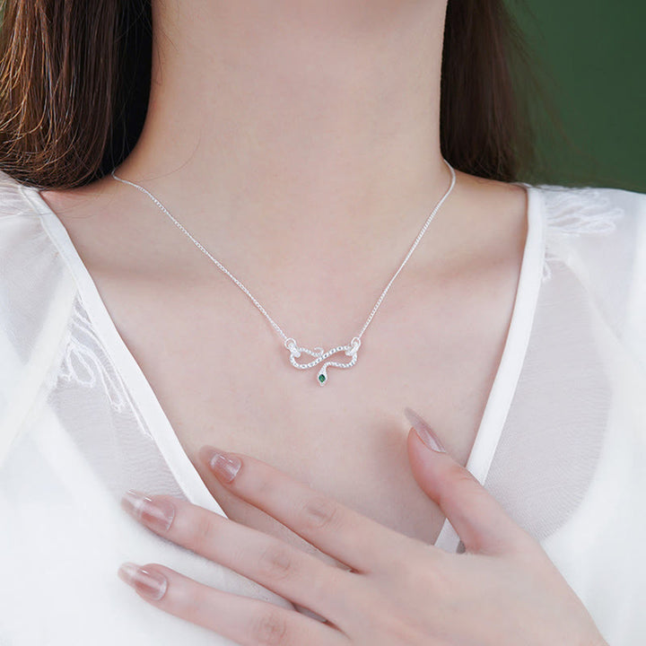 Collier pendentif symbole infini de bénédiction serpent enroulé en argent sterling 999 de Buddha Stones