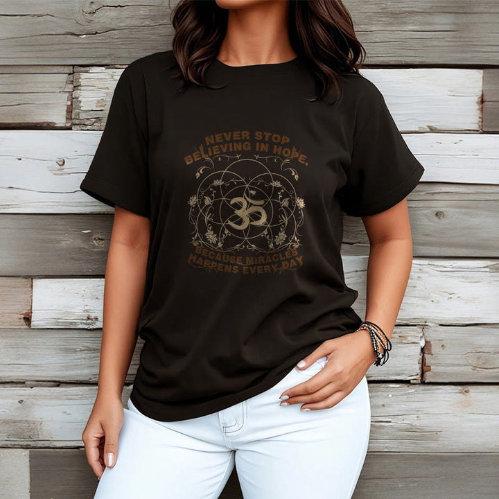T-shirt en coton avec motif Buddha Stones Never Stop Believe In Hope Om Lotus