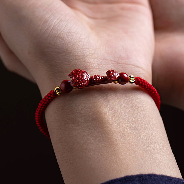Bracelet tressé en corde rouge avec poignée en cinabre Ruyi et personnage Fu PiXiu fait à la main en Buddha Stones - image 3