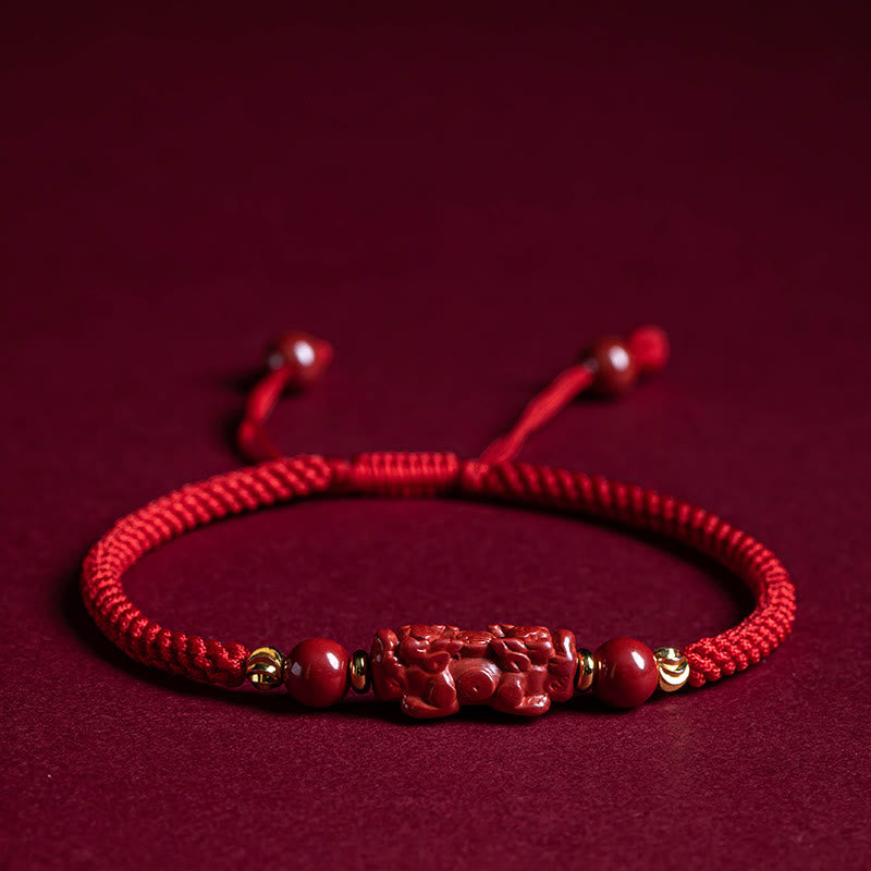 Bracelet tressé en corde rouge avec poignée en cinabre Ruyi et personnage Fu PiXiu fait à la main en Buddha Stones - Cinabre PiXiu (tour de poignet : 14-20 cm) - image 15