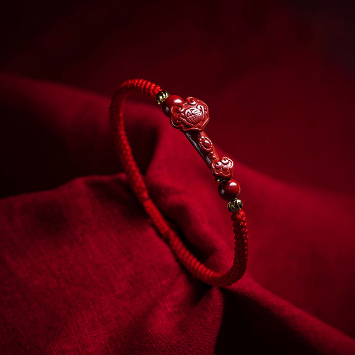 Bracelet tressé en corde rouge avec poignée en cinabre Ruyi et personnage Fu PiXiu fait à la main en Buddha Stones - Personnage Cinabre Fu (tour de poignet : 14-20 cm) - image 0