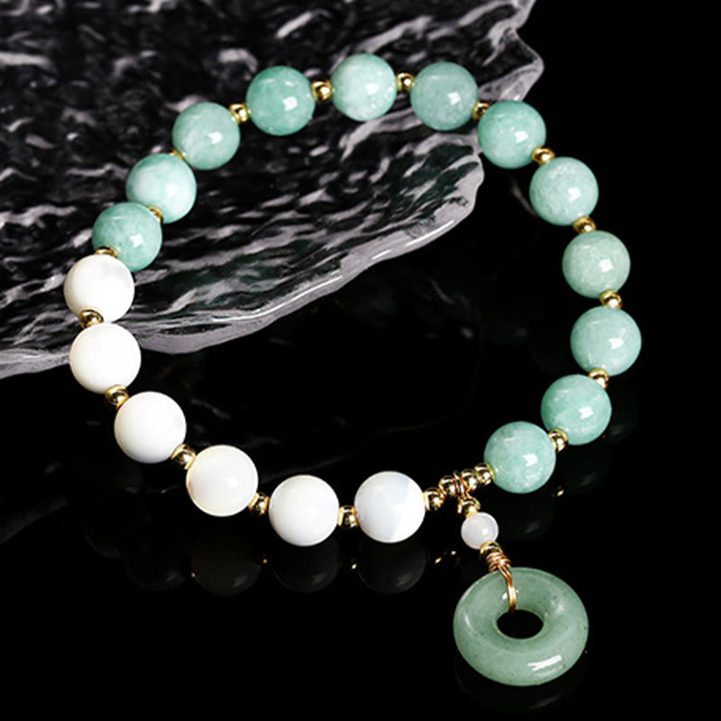 Bracelet d'abondance avec breloque en forme de boucle de paix , Buddha Stones , jade, trochus, fer à cheval, escargot