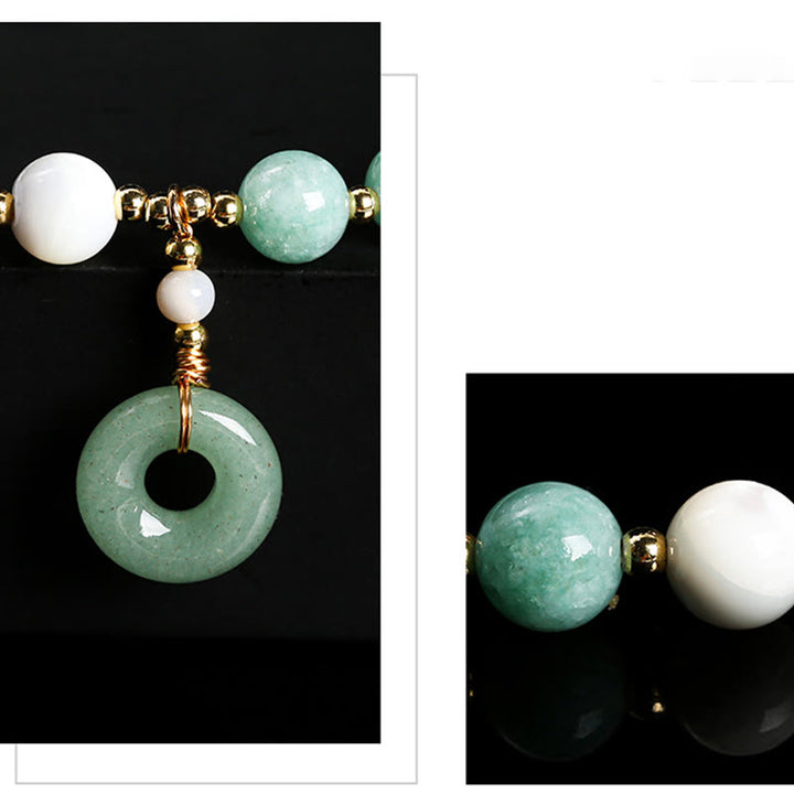 Bracelet d'abondance avec breloque en forme de boucle de paix , Buddha Stones , jade, trochus, fer à cheval, escargot