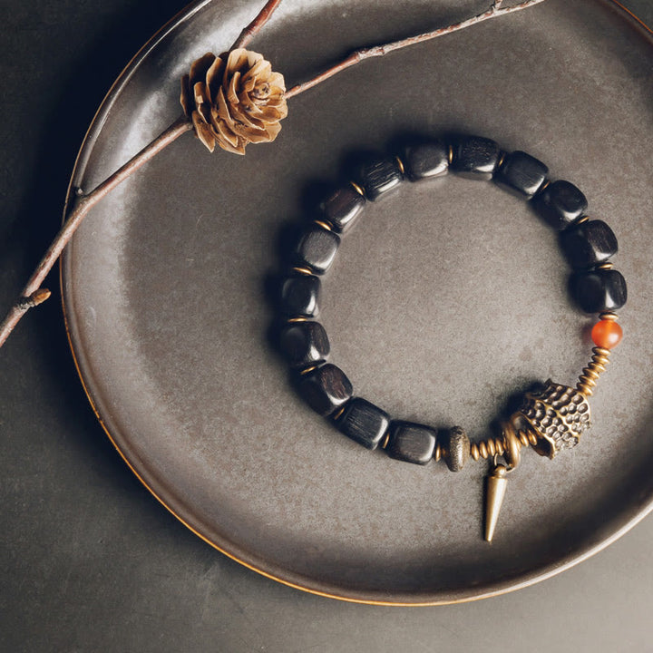 Bracelet de paix en Buddha Stones, bois d'ébène, cuivre, laiton, agate rouge