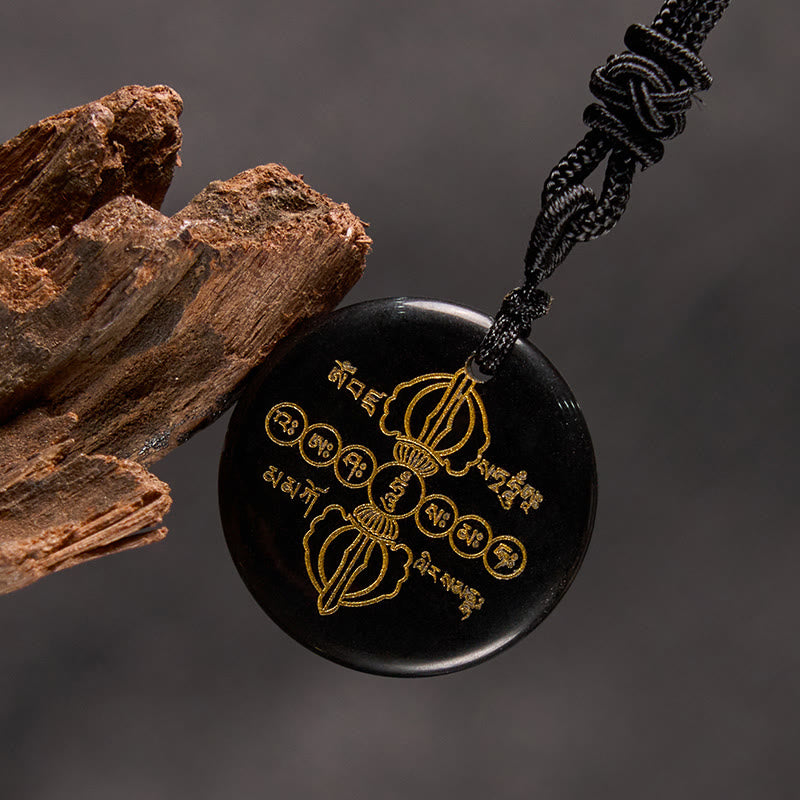 Collier pendentif en obsidienne noire avec Buddha Stones Vajra Dorje à motif sanskrit naturel et divers cristaux