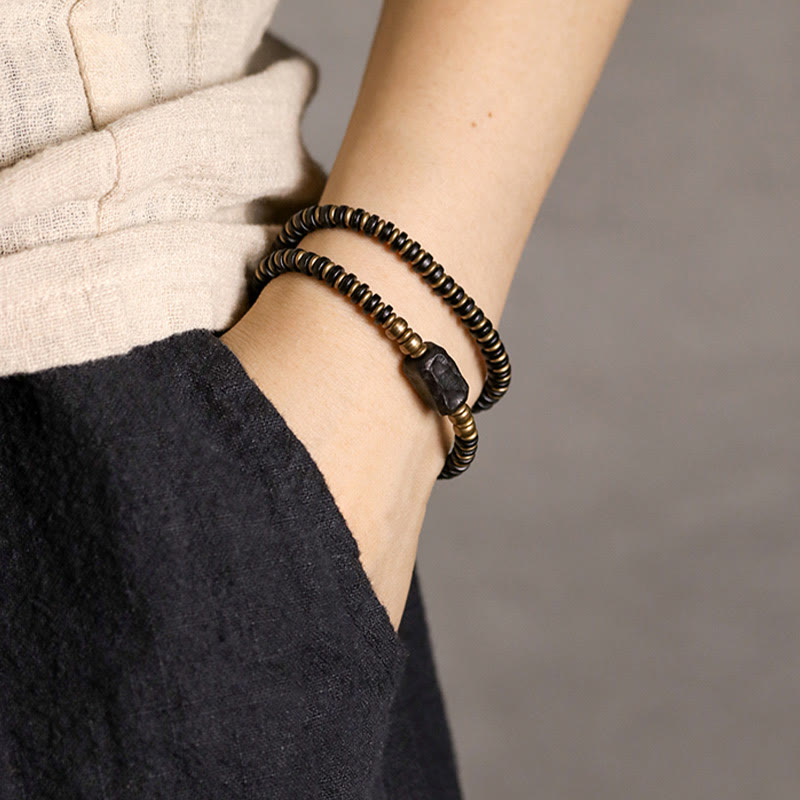 Bracelet double tour calme en cuivre et laiton Buddha Stones en bois d'ébène et bois de santal vert
