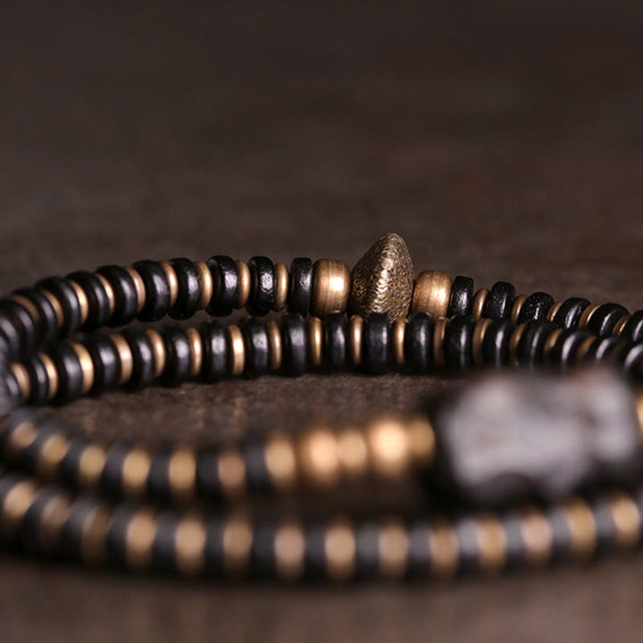 Bracelet double tour calme en cuivre et laiton Buddha Stones en bois d'ébène et bois de santal vert