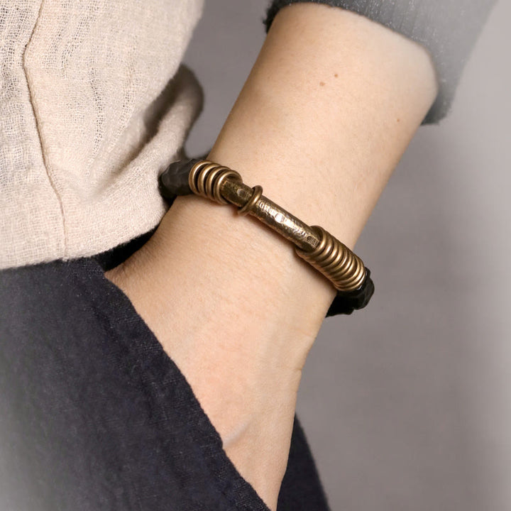 Bracelet de paix avec anneau circulaire en cuivre et laiton et Buddha Stones