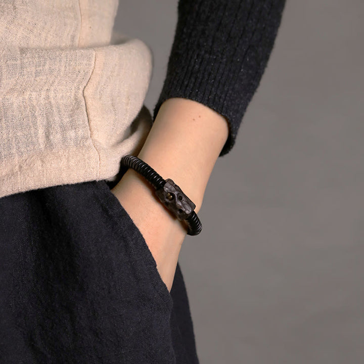 Bracelet d'équilibre troué en bois d'ébène et cuivre et laiton avec Buddha Stones