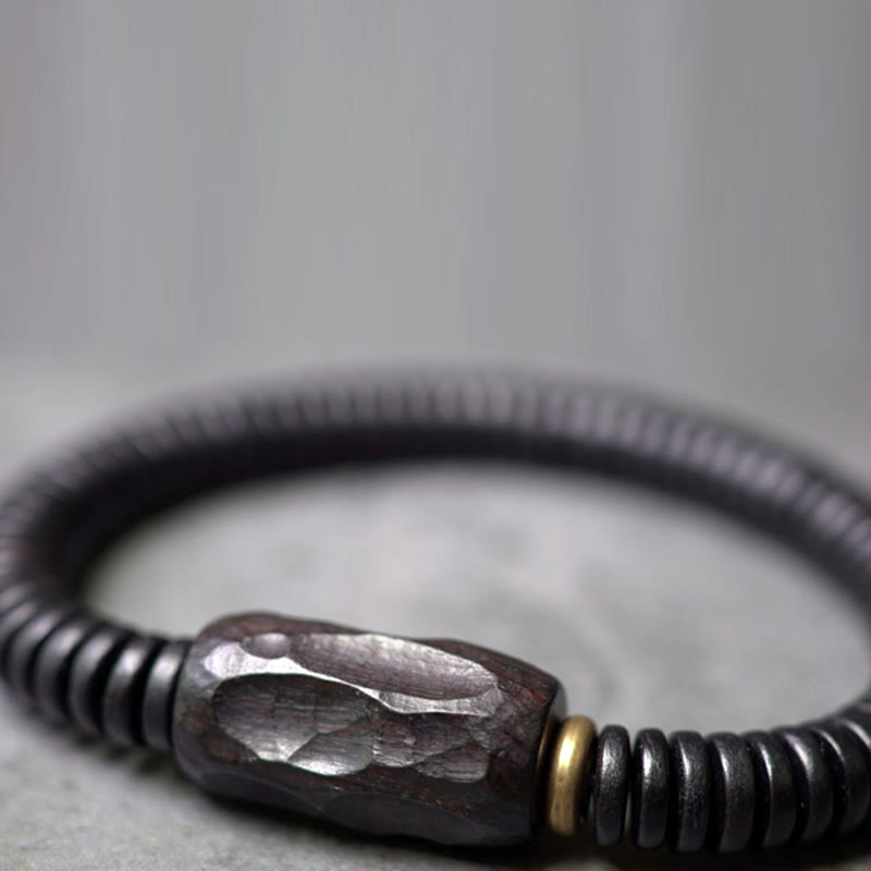 Bracelet d'équilibre troué en bois d'ébène et cuivre et laiton avec Buddha Stones