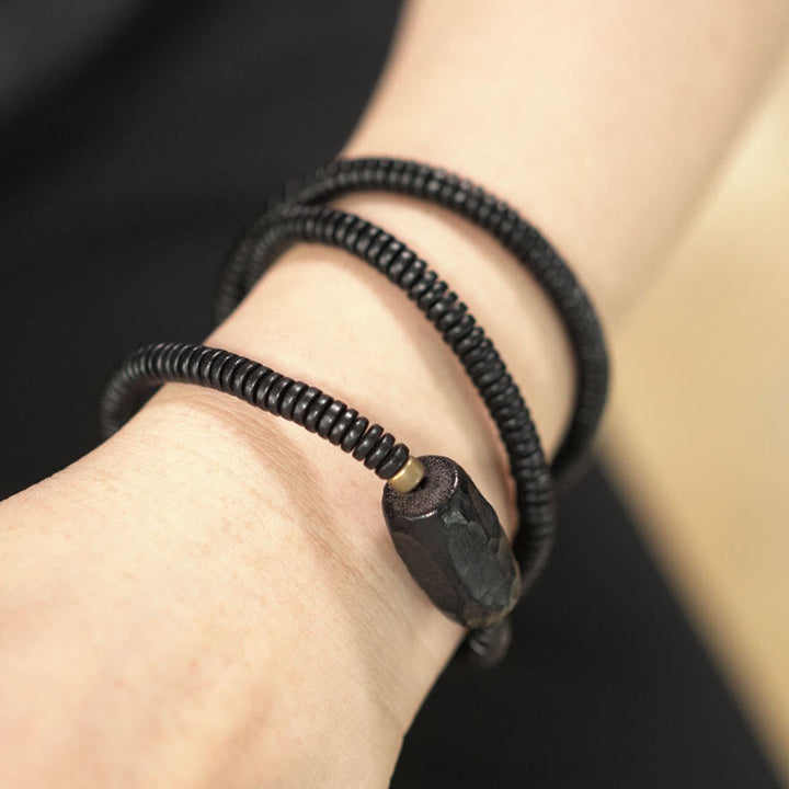 Bracelet triple tour en bois d'ébène, cuivre et laiton avec Buddha Stones