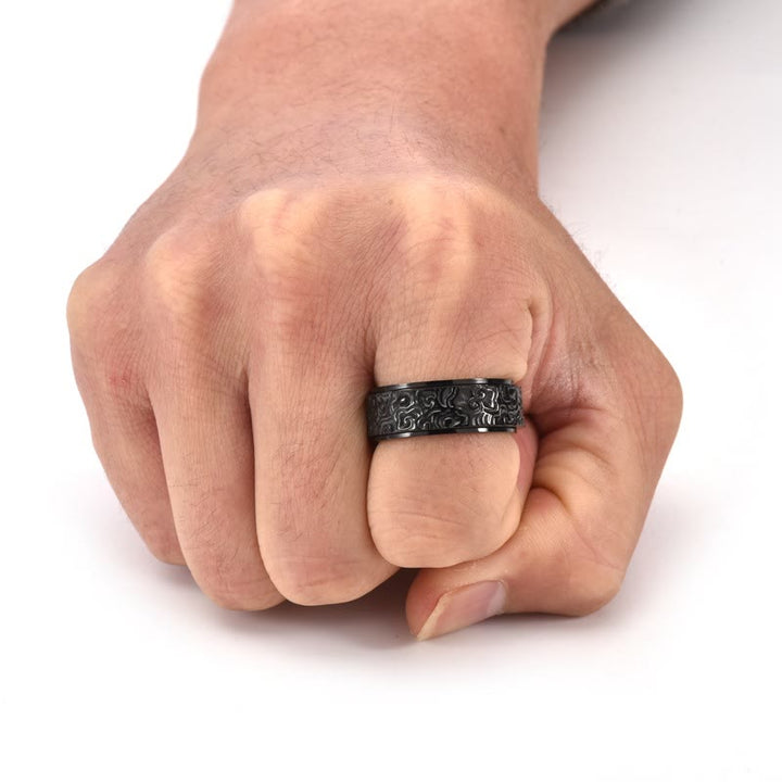 Bague rotative en acier titane sculptée avec motif de nuages de bon augure et Buddha Stones