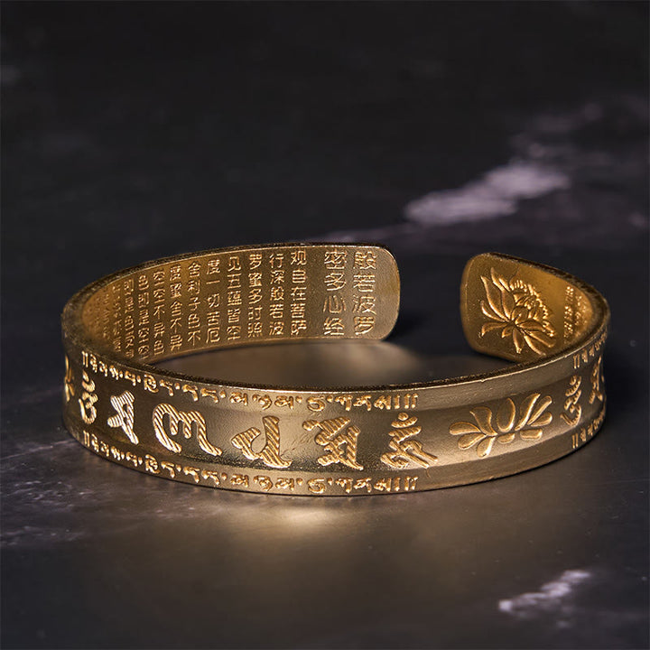Bracelet manchette en cuivre et Buddha Stones avec six mots vrais « om mani padme hum » et « sūtra du cœur » en forme de lotus