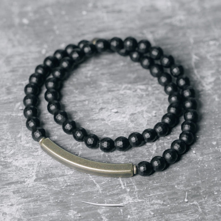 Bracelet de protection à double tour en cuivre et laiton avec surface coupée givrée et Buddha Stones