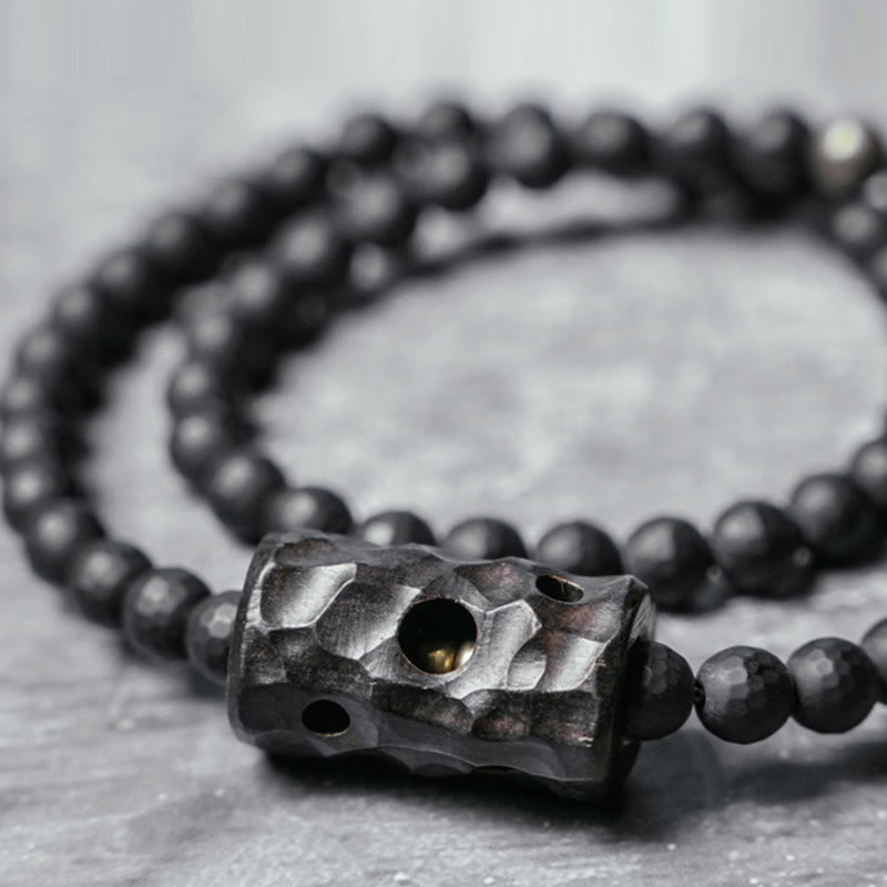 Bracelet de protection double tour en onyx noir et ébène avec surface taillée givrée et Buddha Stones