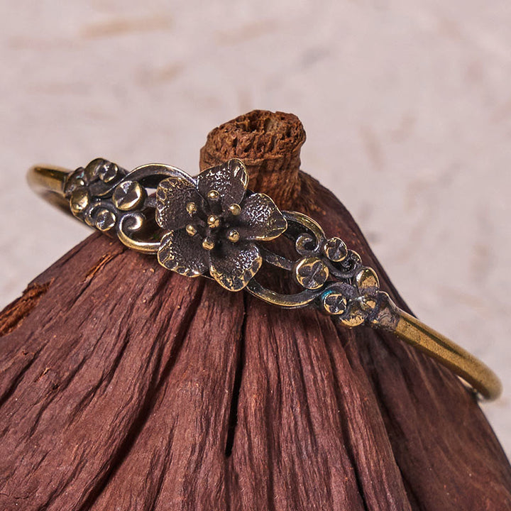 Bracelet manchette de guérison porte-bonheur en cuivre et laiton avec Buddha Stones et fleurs et feuilles