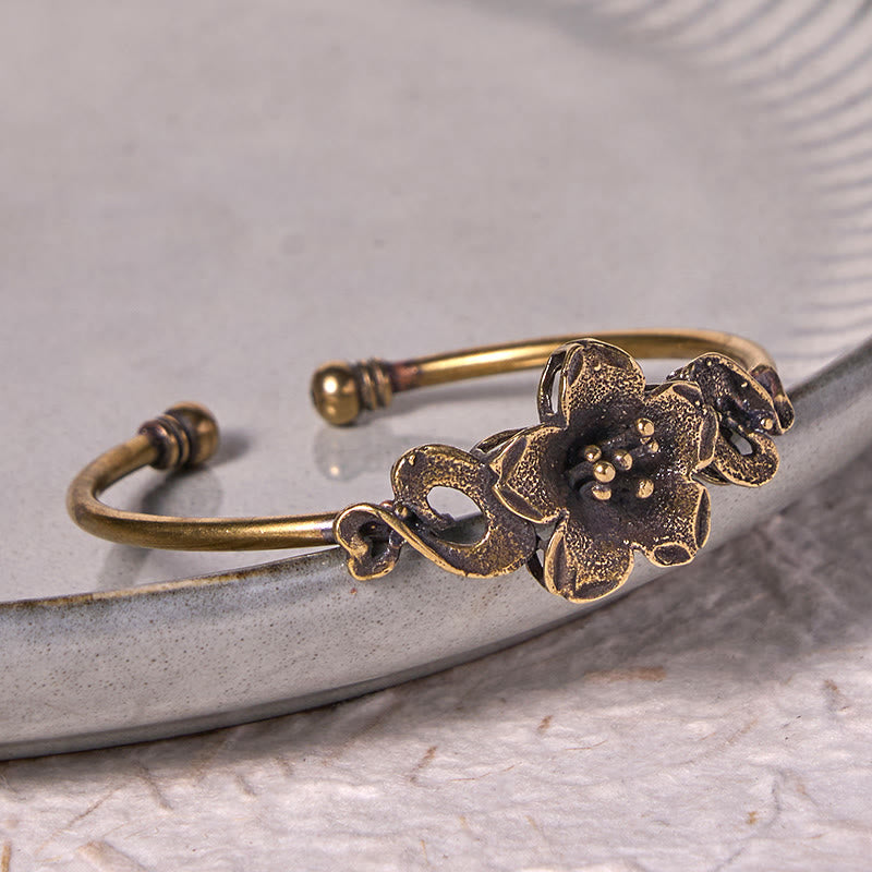 Bracelet manchette de guérison porte-bonheur en cuivre et laiton avec Buddha Stones et fleurs et feuilles