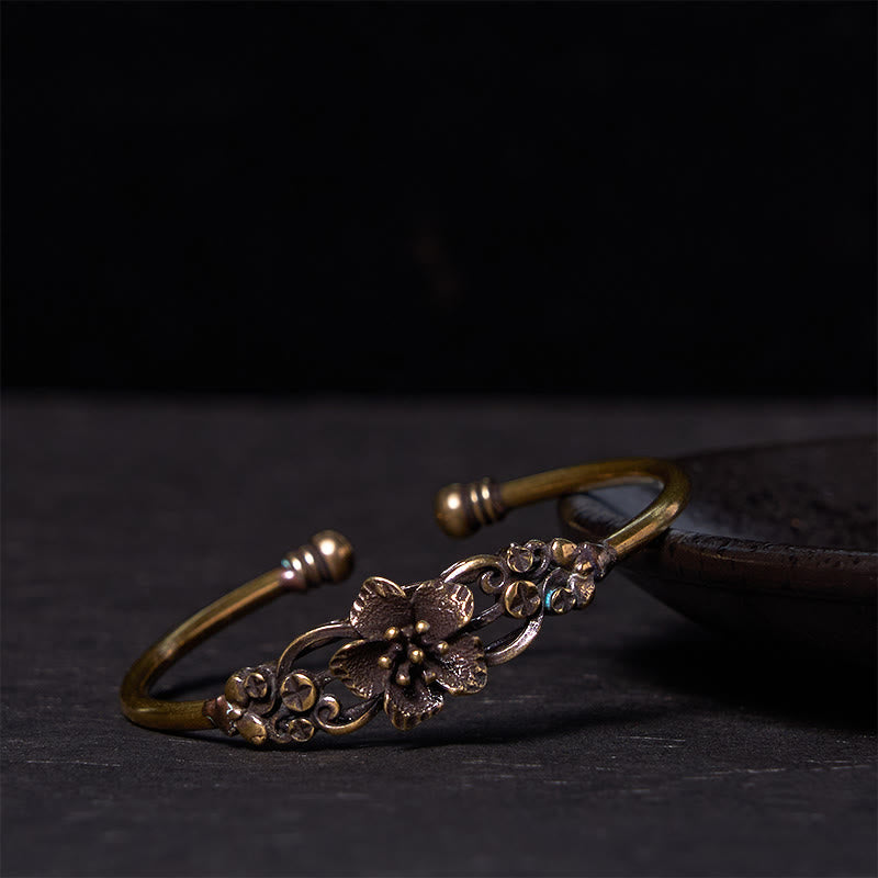 Bracelet manchette de guérison porte-bonheur en cuivre et laiton avec Buddha Stones et fleurs et feuilles