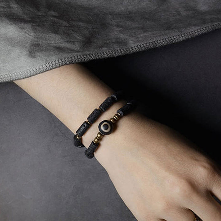 Bracelet en cuivre et laiton à plusieurs tours avec perles de lave vintage à trois yeux et pierres de Buddha Stones
