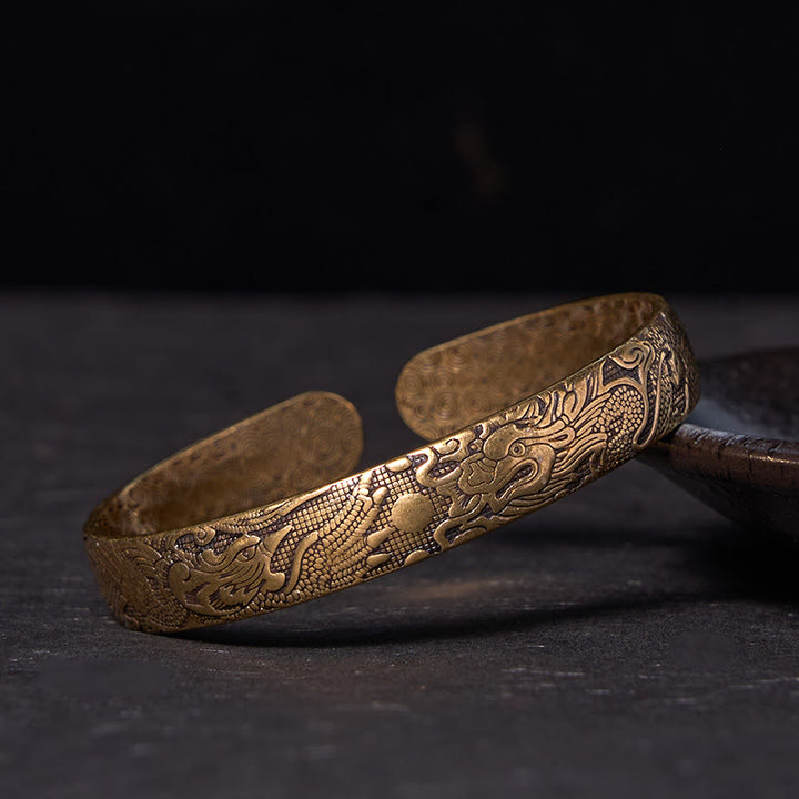 Bracelet de protection porte-bonheur en cuivre et laiton sculpté avec Buddha Stones, dragon et phénix jouant avec une perle