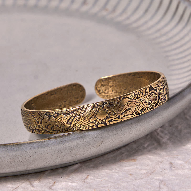 Bracelet de protection porte-bonheur en cuivre et laiton sculpté avec Buddha Stones, dragon et phénix jouant avec une perle
