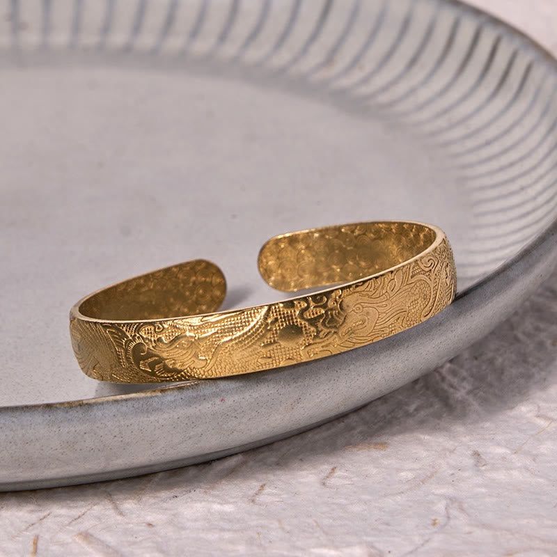 Bracelet de protection porte-bonheur en cuivre et laiton sculpté avec Buddha Stones, dragon et phénix jouant avec une perle