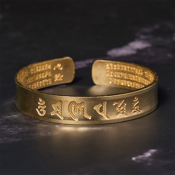 Bracelet manchette en cuivre et laiton Buddha Stones les six mots véritables « om mani padme hum » du Sutra du cœur