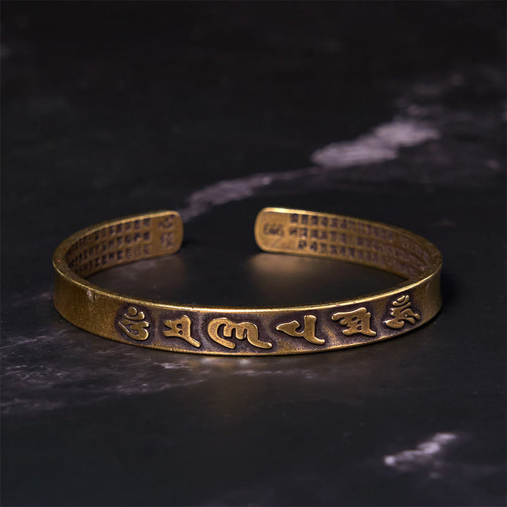 Bracelet manchette en cuivre et laiton Buddha Stones les six mots véritables « Om Mani Padme Hum » du Sutra du cœur