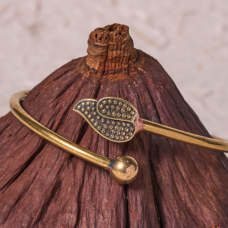 Bracelet manchette en cuivre et laiton avec perles en forme de feuille et Buddha Stones