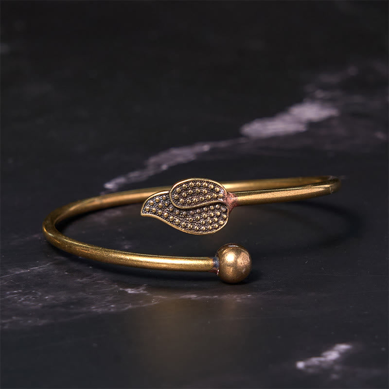 Bracelet manchette en cuivre et laiton avec perles en forme de feuille et Buddha Stones
