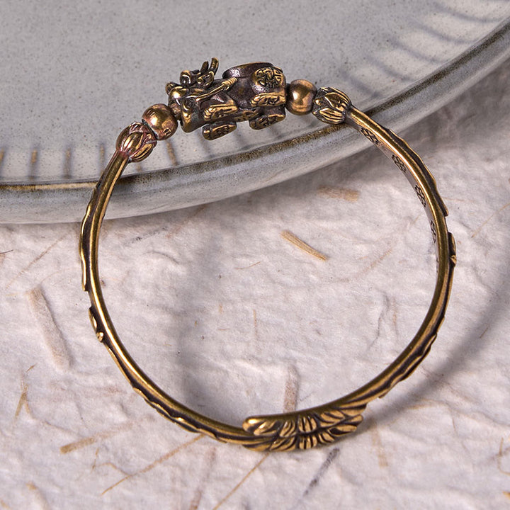 Buddha Stones Pi Xiu portant une pièce de monnaie en lingot de cuivre et de laiton, bracelet porte-bonheur et richesse