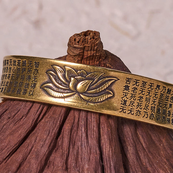 Bracelet manchette en cuivre et laiton avec Buddha Stones et Sutra du cœur et fleur de lotus