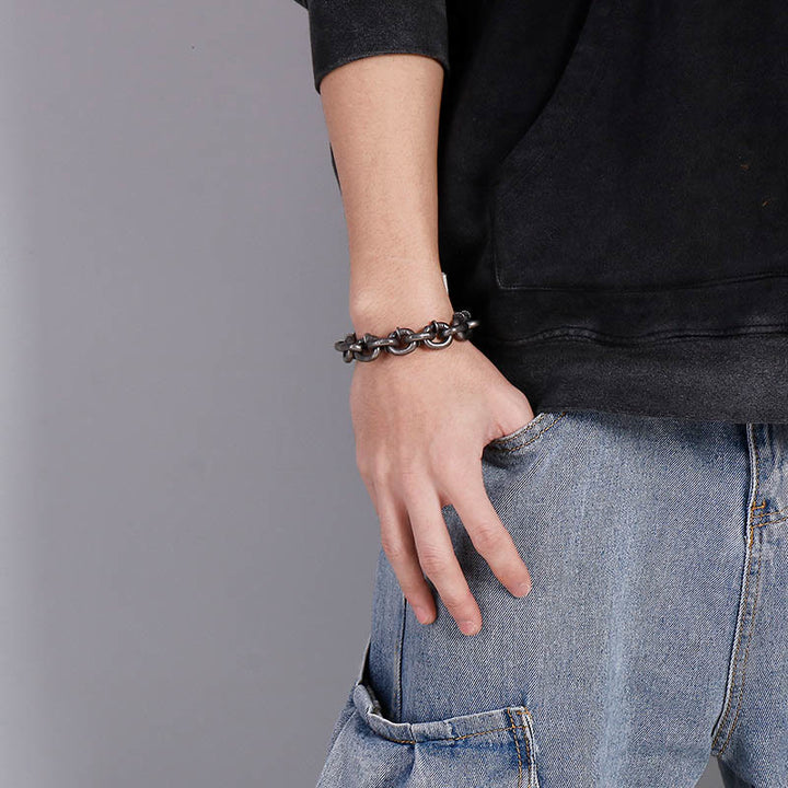 Bracelet porte-bonheur en acier titane avec rivets carrés et Buddha Stones