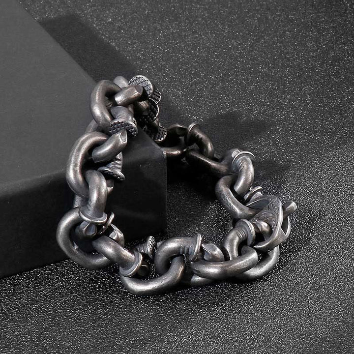 Bracelet porte-bonheur en acier titane avec rivets carrés et Buddha Stones