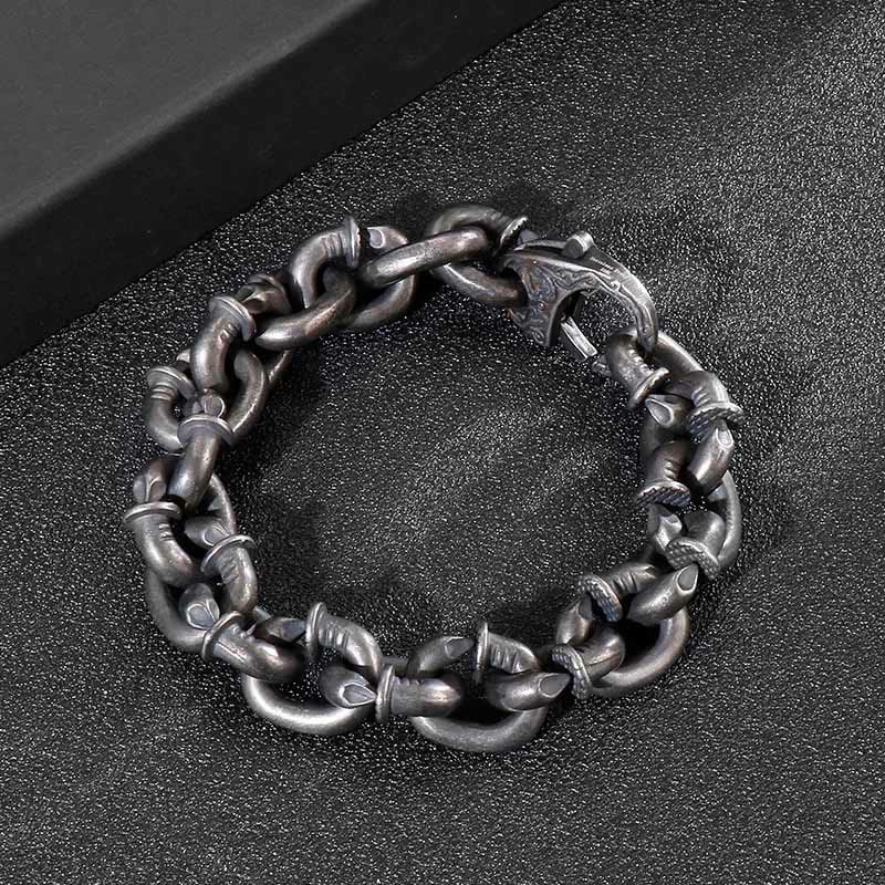 Bracelet porte-bonheur en acier titane avec rivets carrés et Buddha Stones