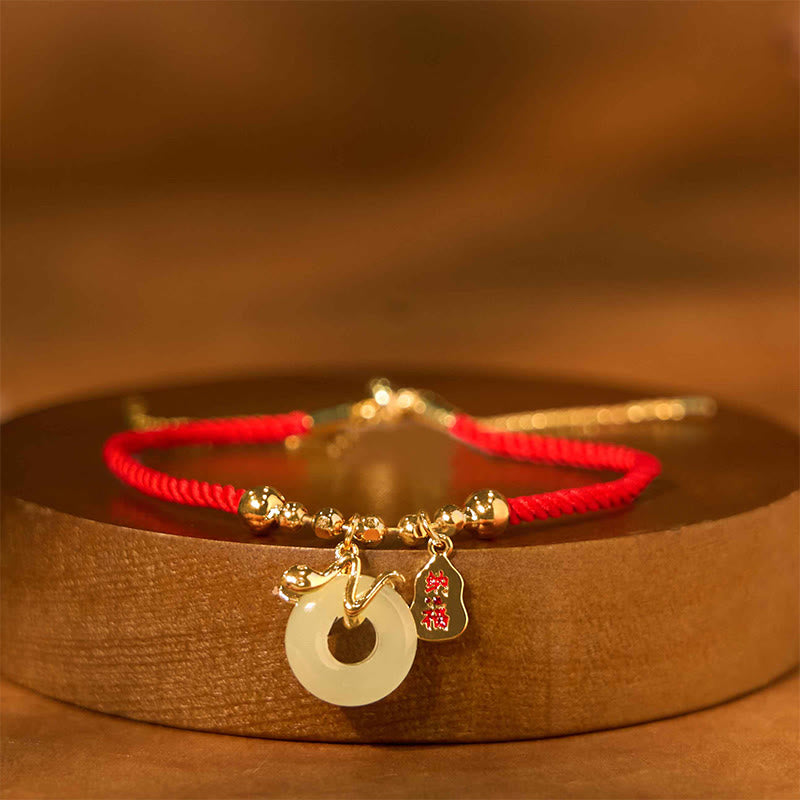 Bracelet porte-bonheur en fil rouge avec boucle de paix en jade plaqué or et cuivre avec Buddha Stones et personnage Fu Année du serpent - Boucle de ceinture Peace à cordon rouge (Tour de poignet : 14-17 cm) - image 0
