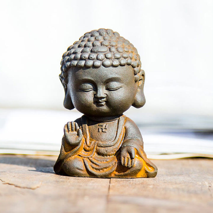 Buddha Stones Petit Bouddha Méditant Poudre de Fer Rouille Statue en Résine Moulée Décoration de la Maison