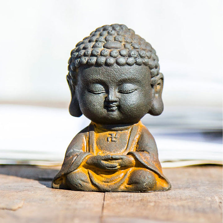 Buddha Stones Petit Bouddha Méditant Poudre de Fer Rouille Statue en Résine Moulée Décoration de la Maison