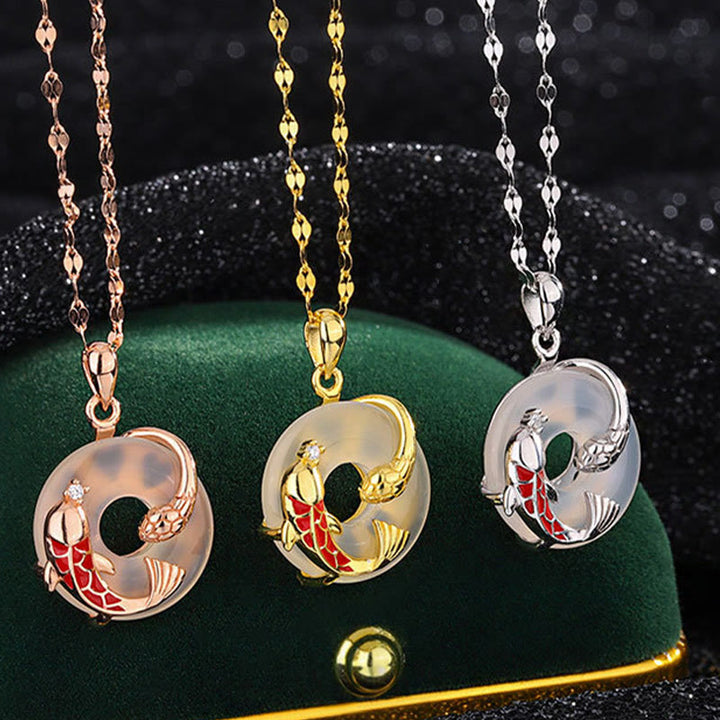 Collier pendentif positif en argent sterling 999 avec boucle de paix en calcédoine et pierres de Buddha Stones Koi Fish Année du serpent