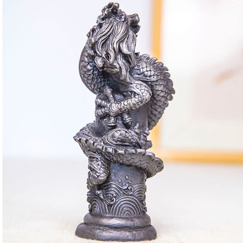Statue de Buddha Stones faite à la main en forme de dragon volant autour du pilier en poudre de fer et de rouille en résine moulée pour décoration de la maison
