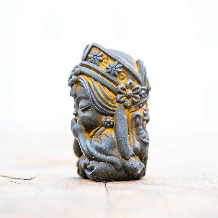 Statue de Buddha Stones faite à la main en poudre de fer Zakiram en résine coulée rouillée Décoration de la maison zen