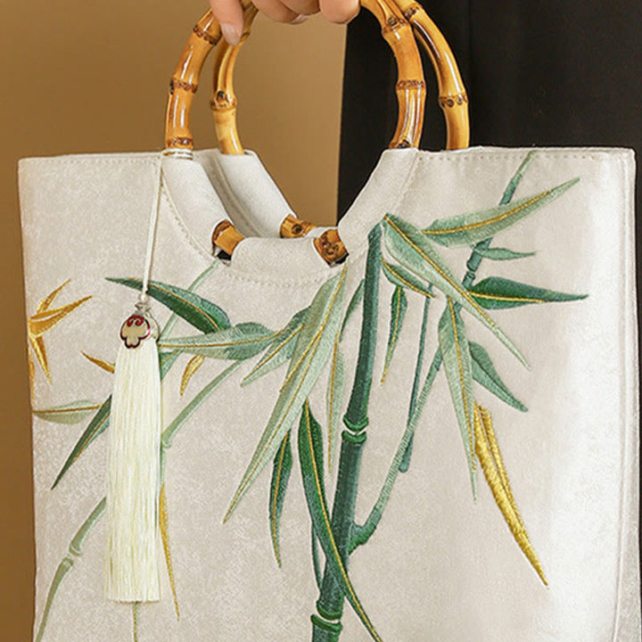 Sacs à main à pompon avec broderie de Buddha Stones et poignée en bambou