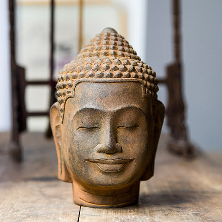 Buddha Stones Yeux fermés Contemplation Tête de Bouddha en méditation Poudre de fer Rouille Statue en résine coulée Décoration de la maison