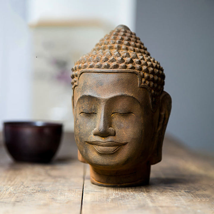 Buddha Stones Yeux fermés Contemplation Tête de Bouddha en méditation Poudre de fer Rouille Statue en résine coulée Décoration de la maison