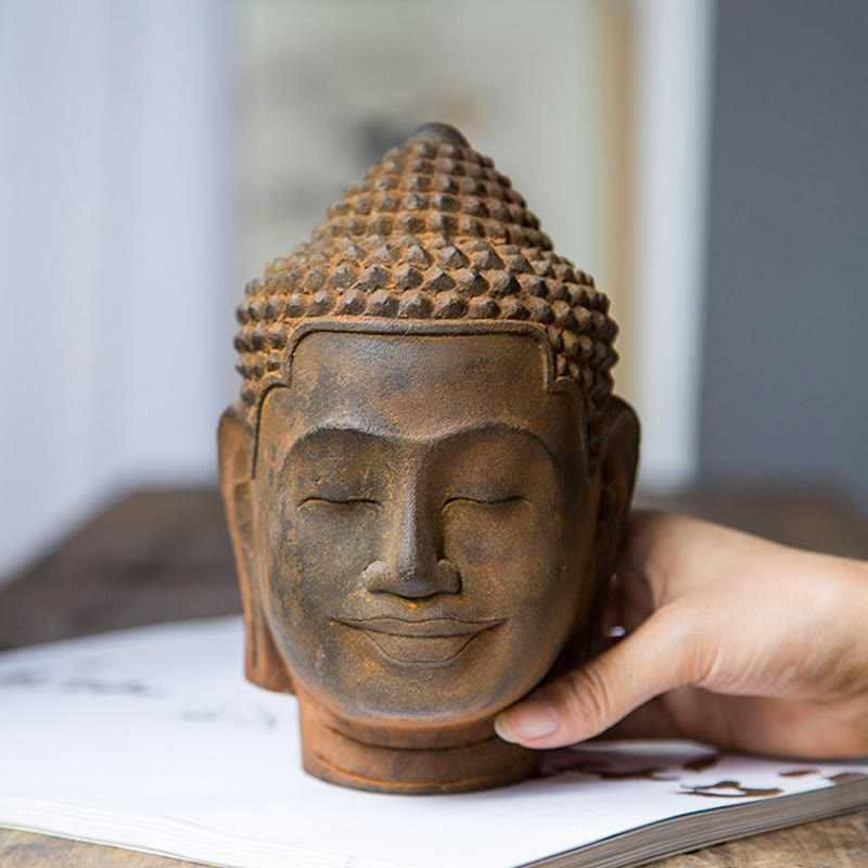 Buddha Stones Yeux fermés Contemplation Tête de Bouddha en méditation Poudre de fer Rouille Statue en résine coulée Décoration de la maison