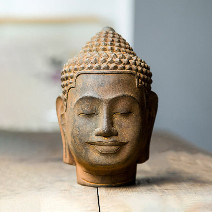 Buddha Stones Yeux fermés Contemplation Tête de Bouddha en méditation Poudre de fer Rouille Statue en résine coulée Décoration de la maison