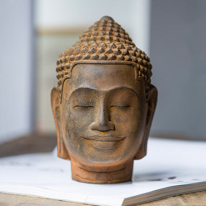 Buddha Stones Yeux fermés Contemplation Tête de Bouddha en méditation Poudre de fer Rouille Statue en résine coulée Décoration de la maison
